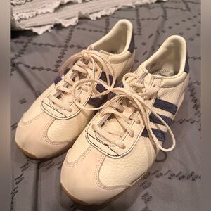 Adidas Country OG Sneakers worn once. sz 7.5 womens